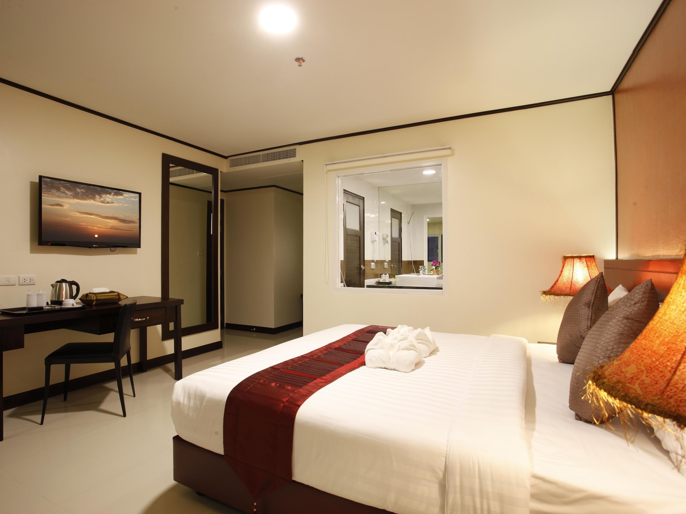 1 bedroom, minibar, in-room safe, desk