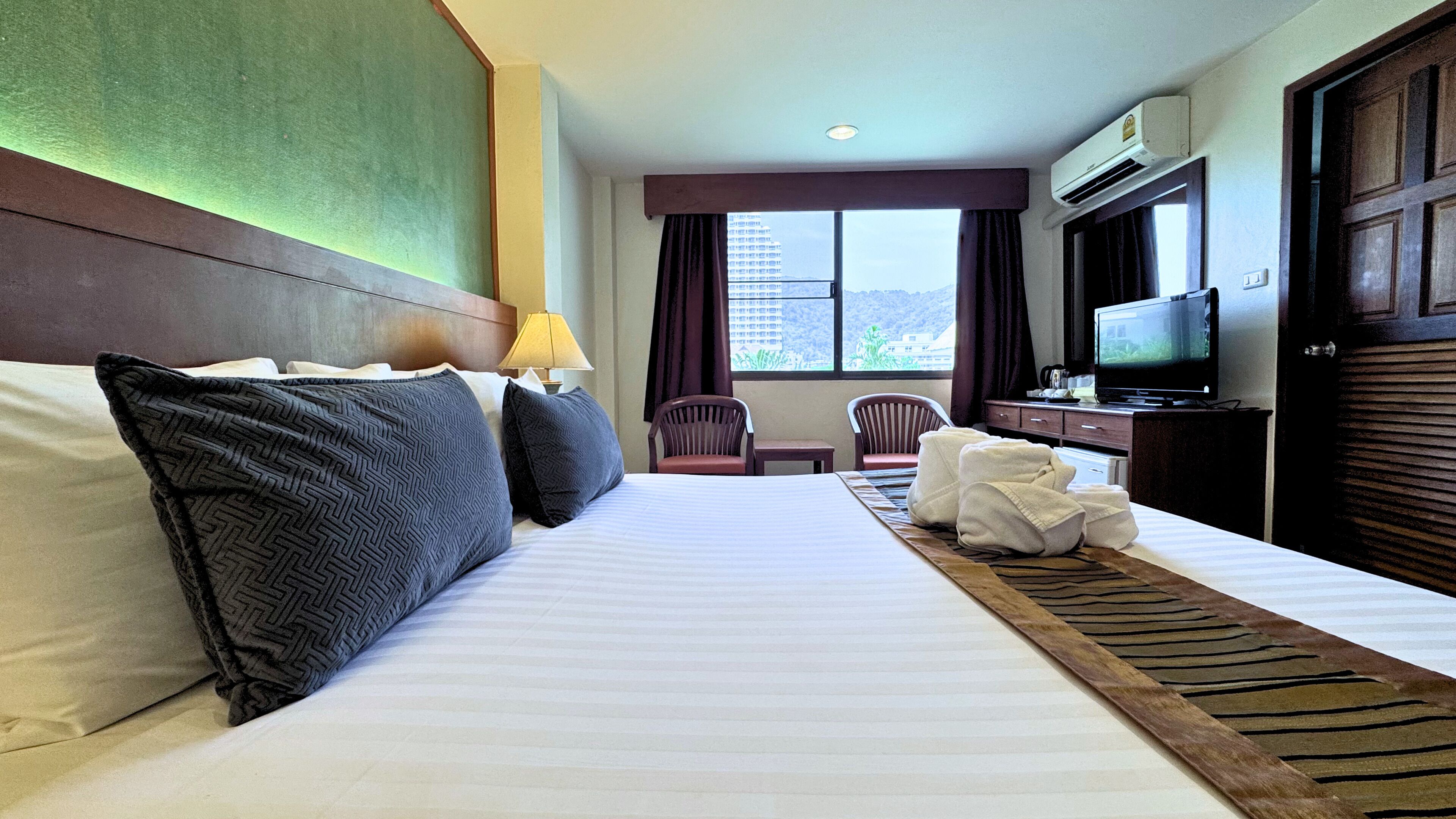 Standard King Bed | Minibar, in-room safe, desk, free WiFi
