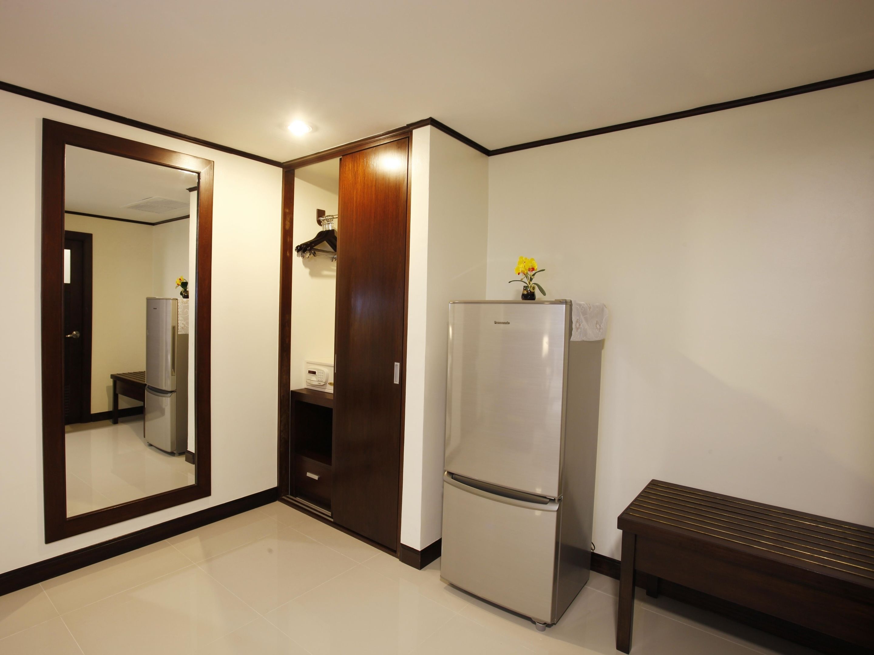 superior king or twin with balcony | 1 bedroom, minibar, in-room safe, desk