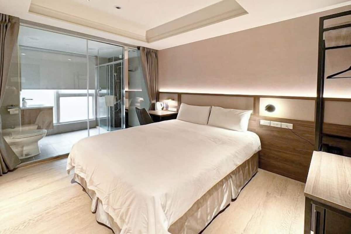 Premium bedding, pillow-top beds, in-room safe, individually decorated