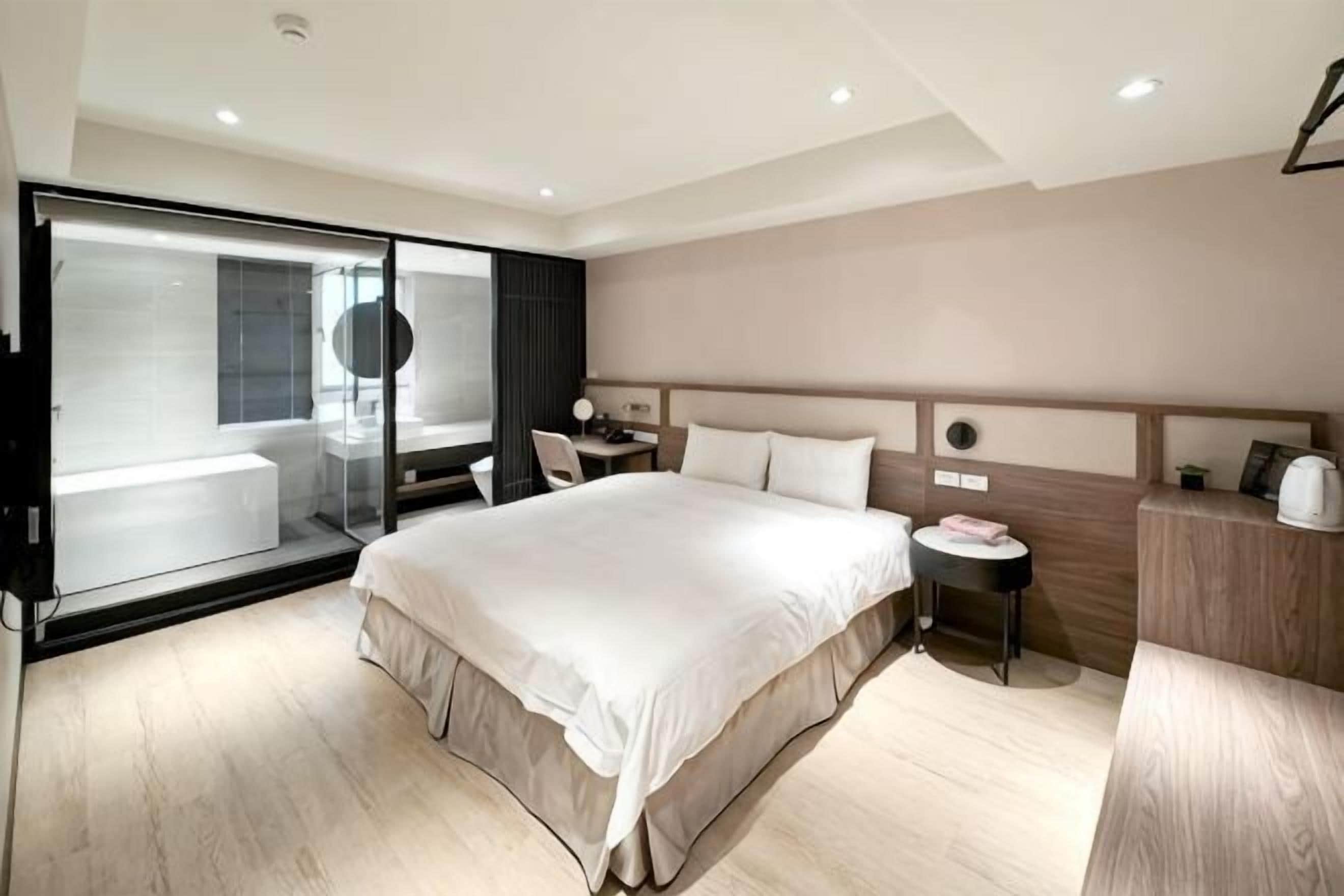 Premium bedding, pillowtop beds, in-room safe, individually decorated