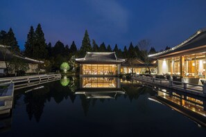 Unclassified image, 2 of 129, button - West Lake State Guest House (Hangzhou)