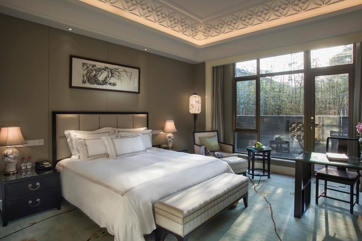 Courtyard View Room (King Bed) in Building No.7