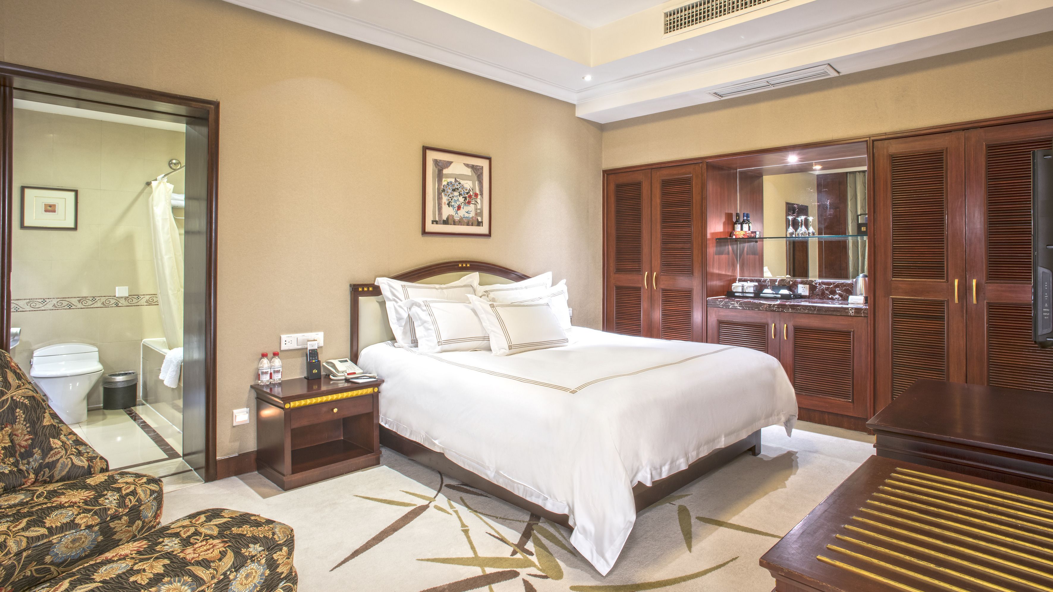 1 bedroom, premium bedding, minibar, in-room safe