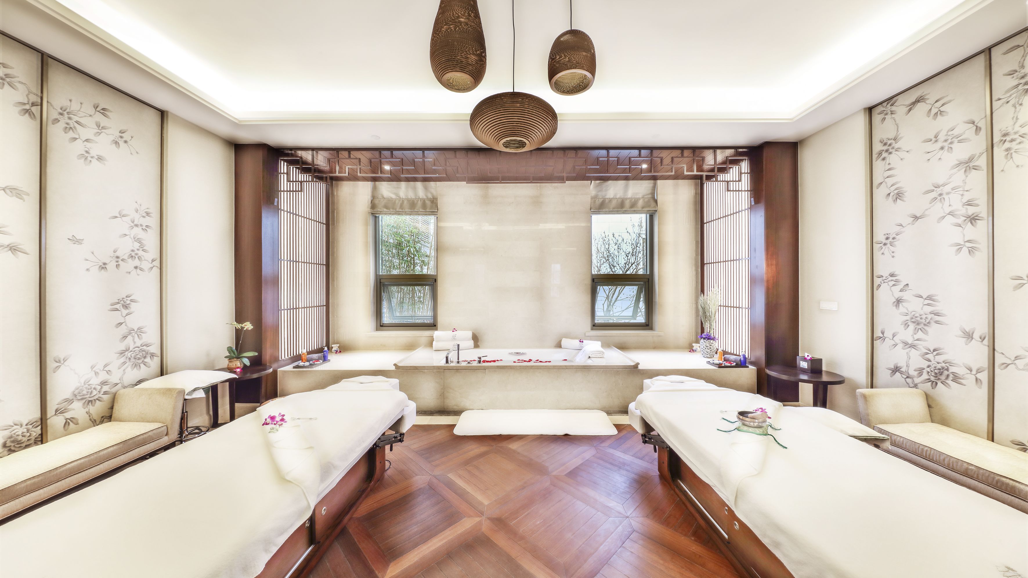 sauna, hot tub, steam room, body treatments, hydrotherapy, aromatherapy