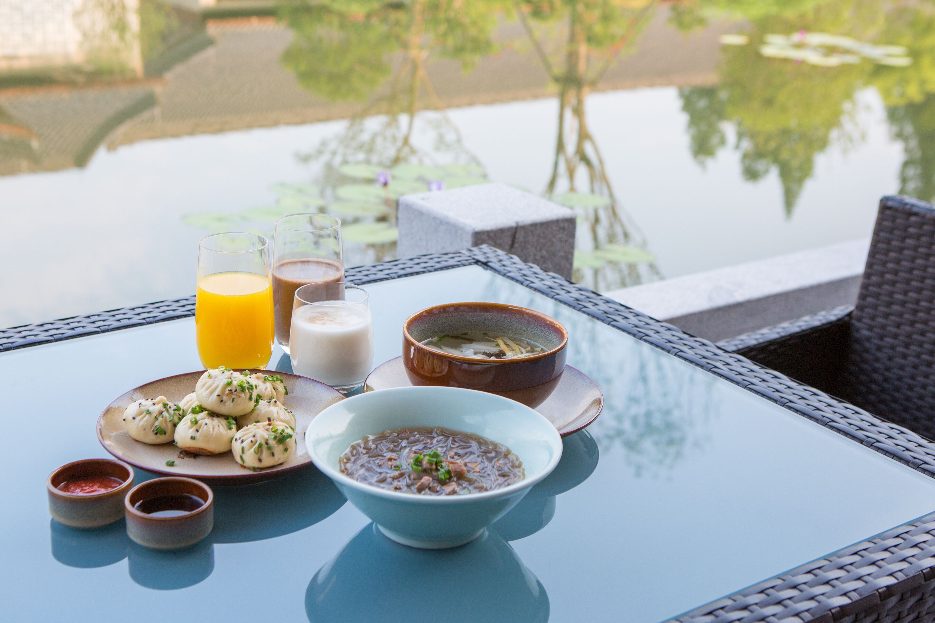 daily buffet breakfast (cny 147 per person)