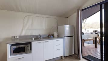 ๋๋ญ์ค ํ
ํธ (Safari Tent - Sleeps 2) | ์ ์ฉ ์ฃผ๋ฐฉ | ๋์ฅ๊ณ , ์ ์๋ ์ธ์ง, ์ปคํผ/ํฐ ๋ฉ์ด์ปค, ํ ์คํฐ