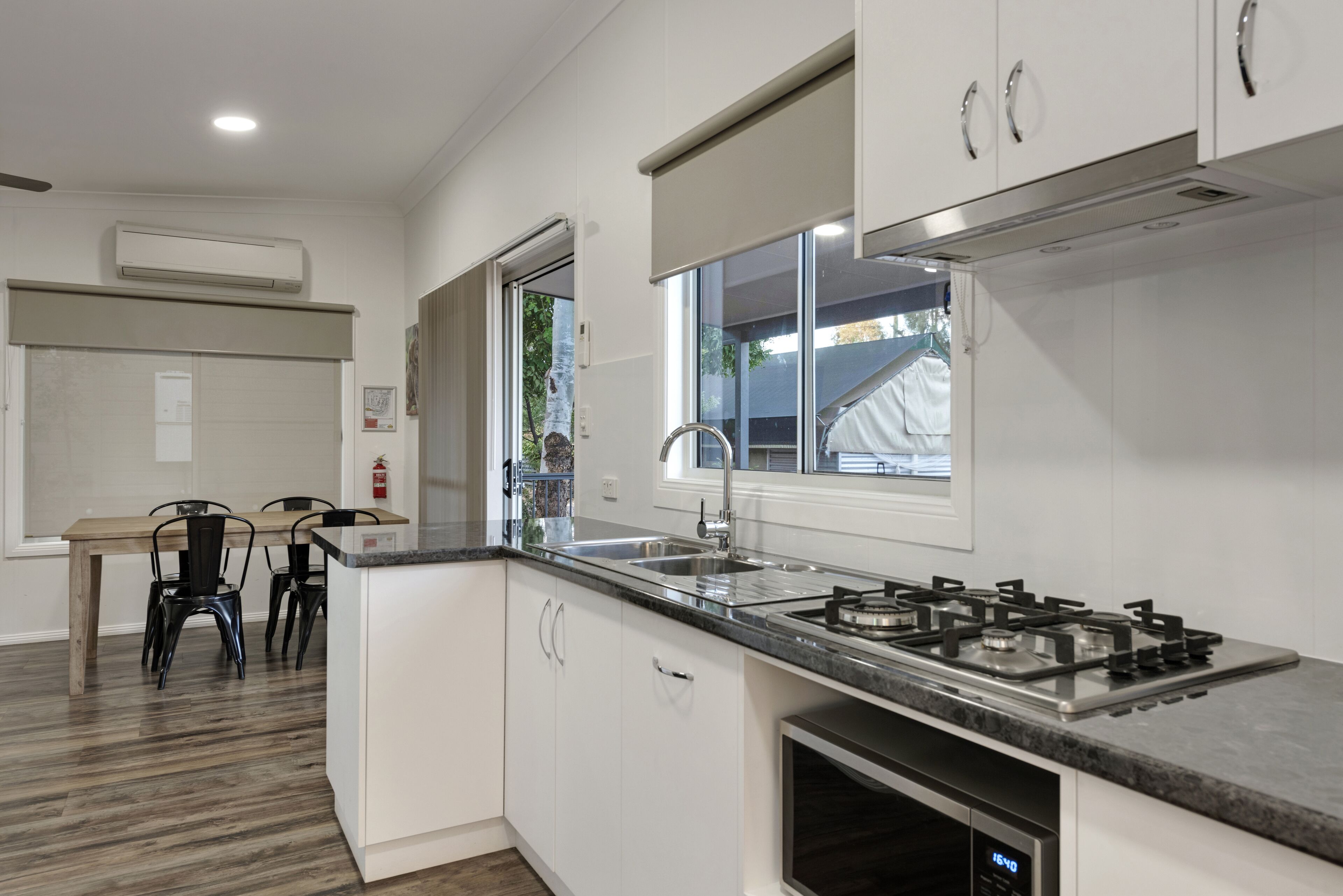 Cabane Deluxe, 2 chambres | Cuisine privée | Réfrigérateur, micro-ondes, cafetière/bouilloire, grille-pain