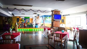 Breakfast, lunch, dinner served; Thai cuisine  - Banchang Palace Hotel (Ban Chang)