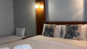 Standard Triple Room | 1 bedroom, minibar, in-room safe, desk