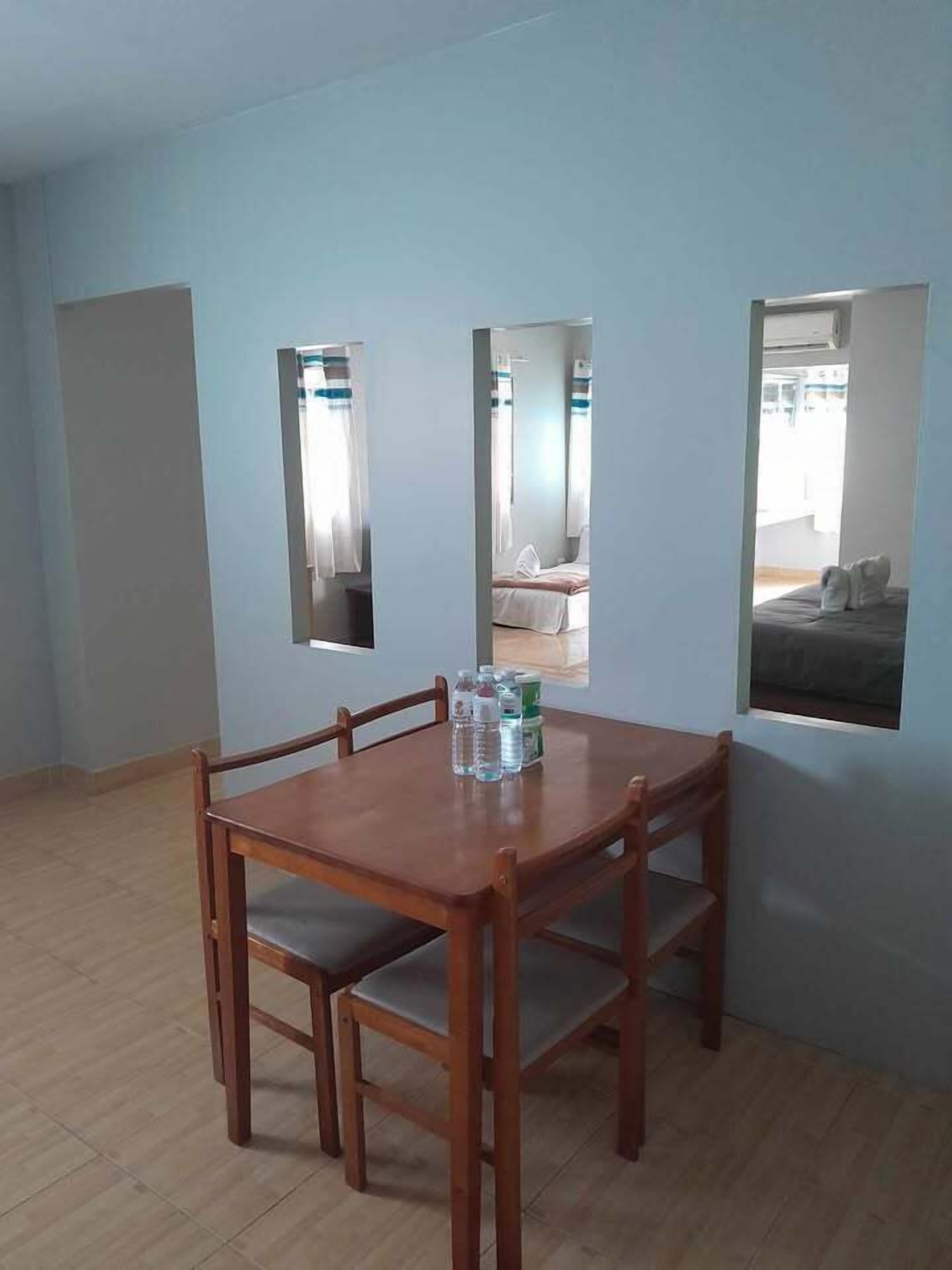 Suite Room | Frigobar, cofres nos quartos, escrivaninha, Wi-Fi de cortesia