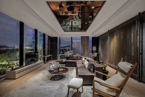 Royal Suite, 1 King Bed | Living area | LCD TV - Hui Hotel (Shenzhen)