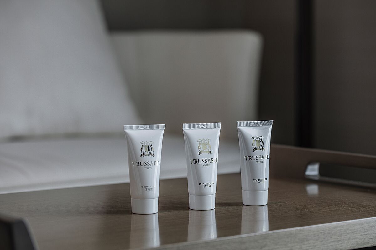 classic room, 1 king bed | 1 bedroom, premium bedding, down duvets, minibar