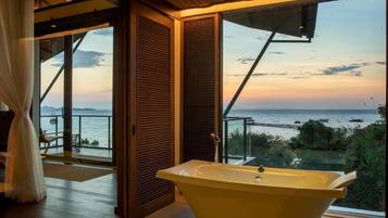 Founder's Home | Bathroom | Separate tub and shower, eco-friendly toiletries, hair dryer, bathrobes