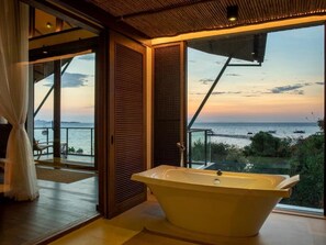 Founder's Home | 욕실 | 별도의 욕조 및 샤워 시설, 친환경 세면용품, 헤어드라이어, 목욕가운