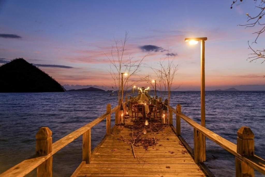 private beach, white sand, sun-loungers, beach umbrellas