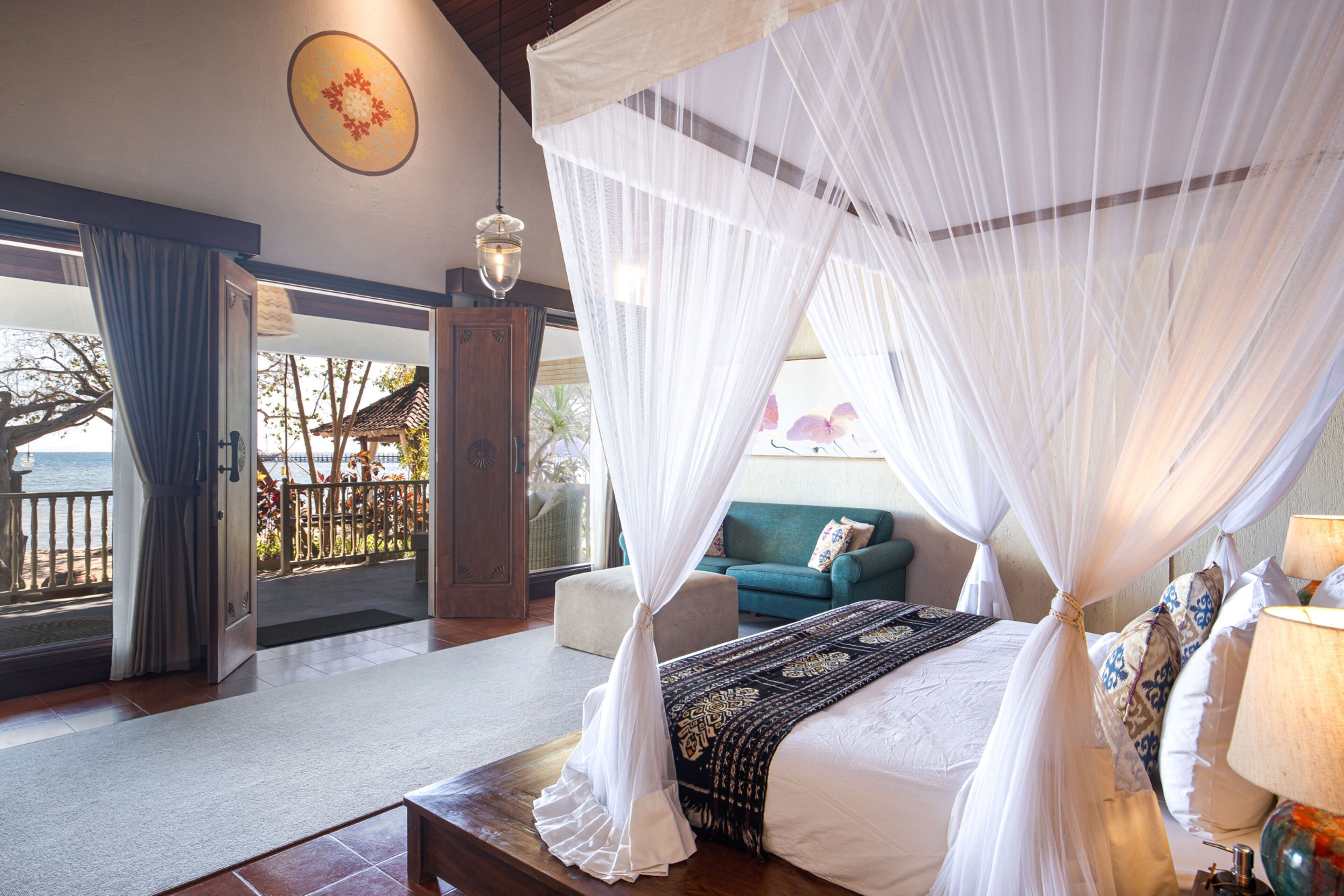 Sengetøy av topp kvalitet, minibar, safe på rommet og skrivebord