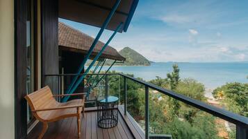 Romantisk villa, privat basseng (Hanging Pool Residence) | Terrasse/patio