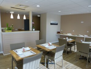 Daily buffet breakfast for a fee - Hôtel Terminus (Nantes)