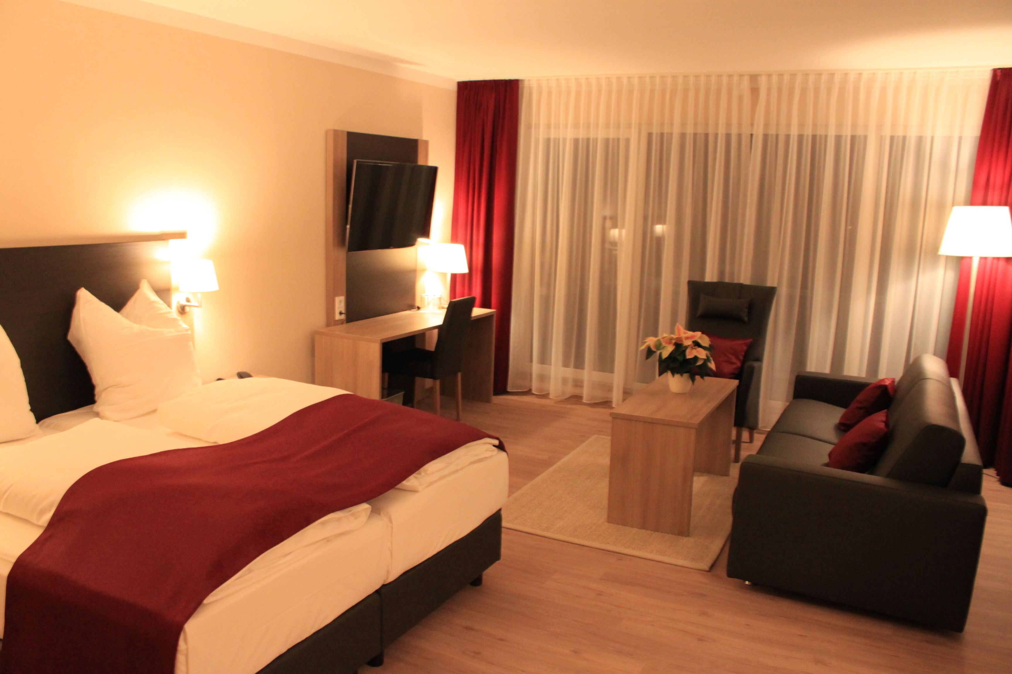 junior suite | living area | tv