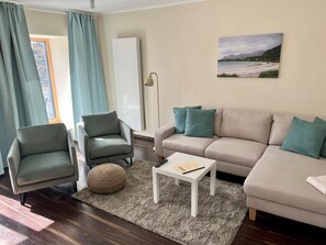 Apartment | Wohnbereich | Fernseher