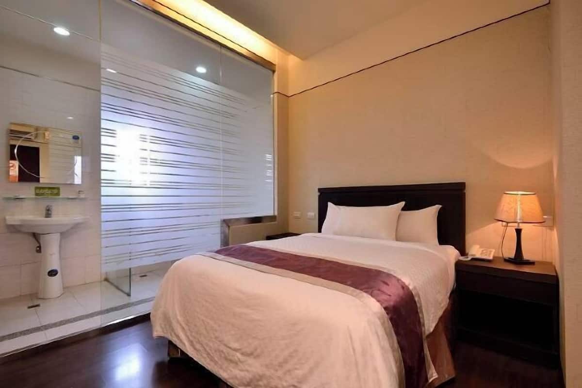 Edredons de pluma, cortinas blackout, Wi-Fi de cortesia, roupa de cama