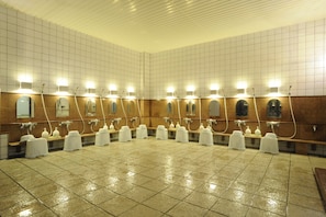 傳統客房 (Traditional Room, No Meal) | 浴室 | 淋浴/浴缸二合一、吹風機、拖鞋、免治馬桶