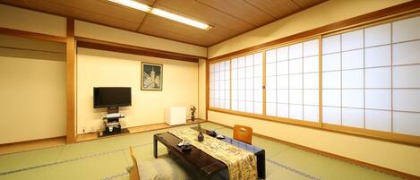 In-room safe, free WiFi, bed sheets