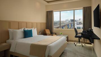 Habitación, 1 cama de matrimonio, vistas a la ciudad | Sábanas de algodón egipcio y ropa de cama de alta calidad