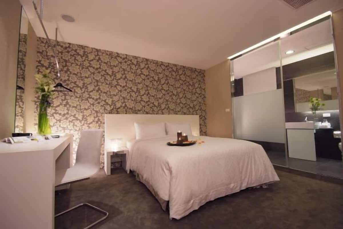 Premium bedding, down duvets, pillow-top beds, minibar
