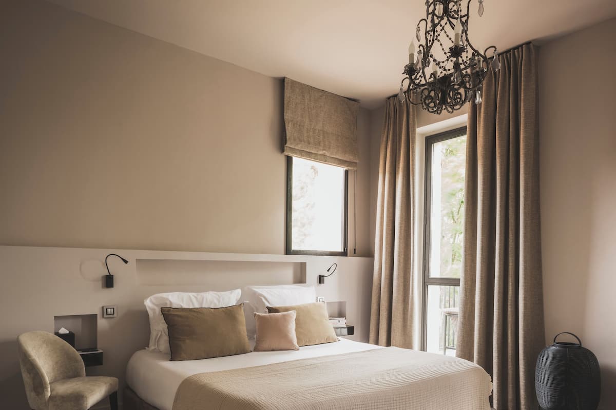 Free toiletries, hair dryer, bathrobes, slippers