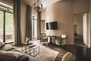Suite Signature Saint-Estève, free spa access | Living area