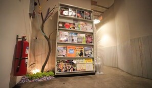 書桌、摺床/加床 (收費)、免費 Wi-Fi