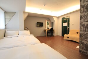 Habitación cuádruple | Edredón, camas con efecto memoria y decoración personalizada 
