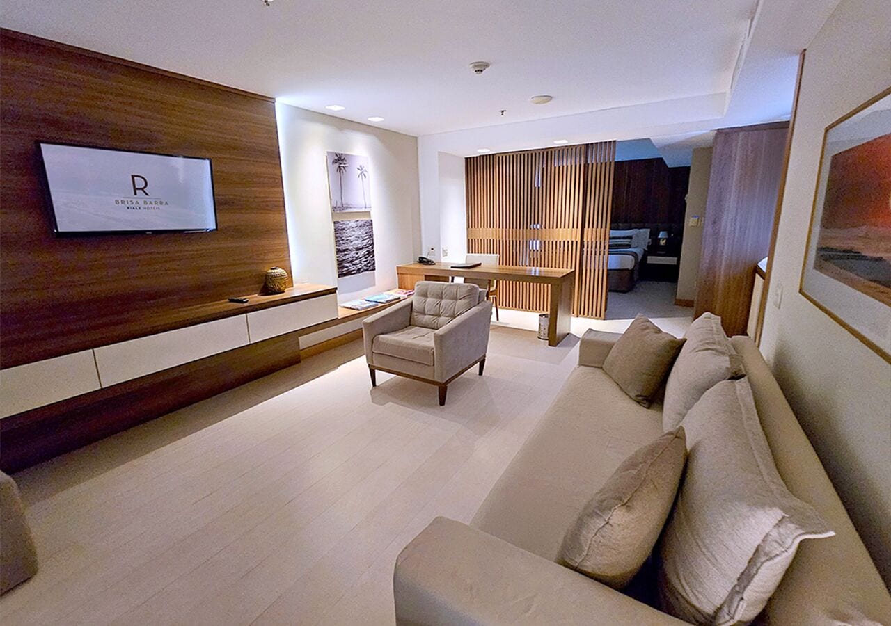 suite master | living area | 32-inch lcd tv with cable channels, tv