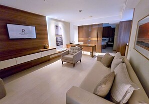 Habitació presidencial | Sala d'estar | Televisor LCD de 32 polzades amb canals per cable i televisor 