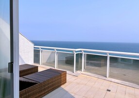 Suite Master | Área de estar | TV LCD 32 polegadas com canais a cabo, TV