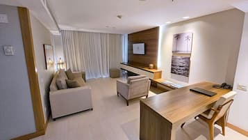 Suite Master | 客廳 | 32 吋LCD 電視連有線電視頻道、電視