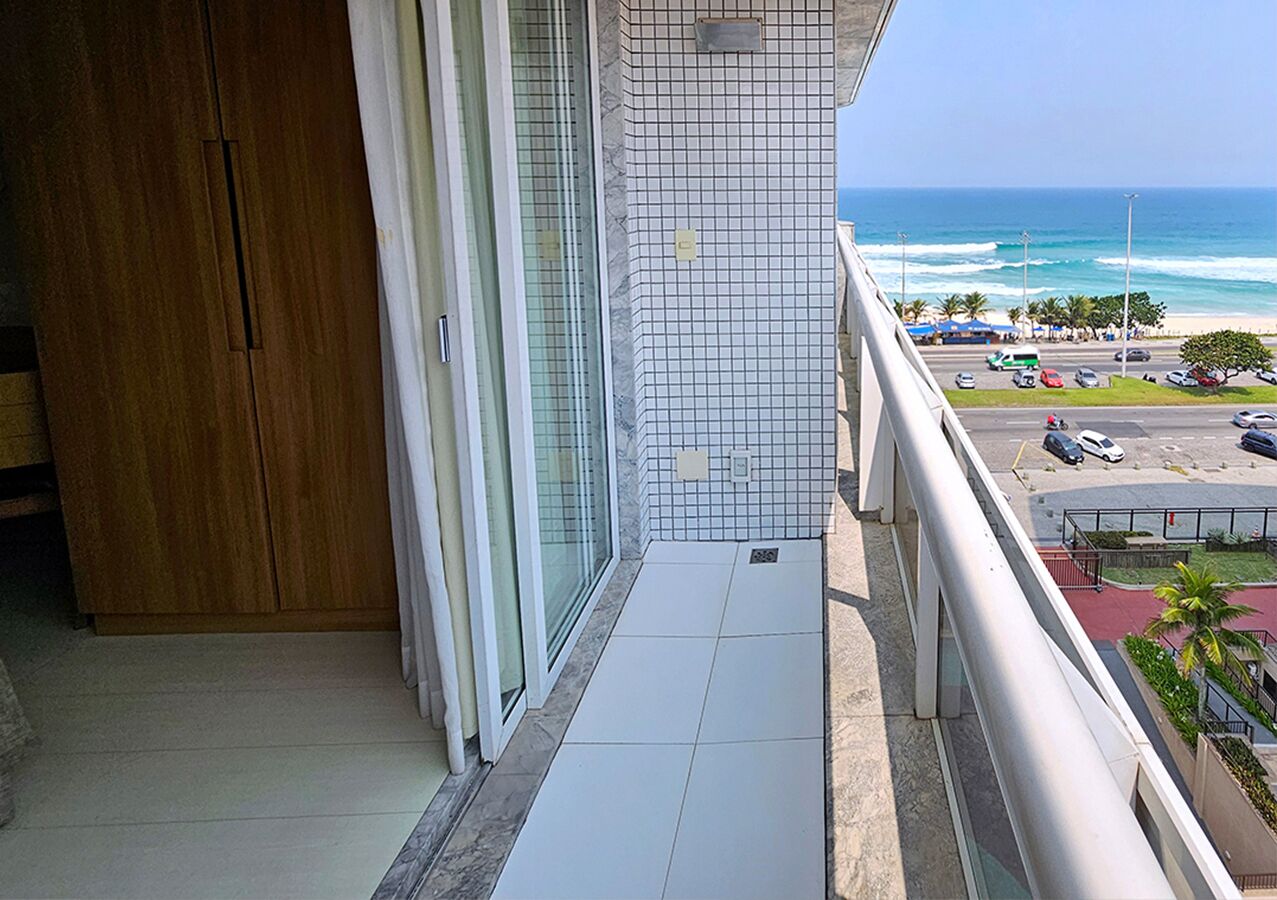 superior room, bathtub, partial sea view | lanai