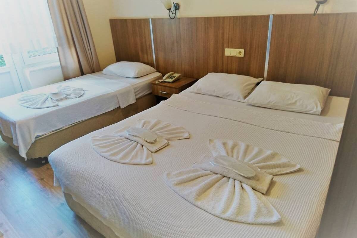 Habitación triple estándar | Sábanas de algodón egipcio, ropa de cama de alta calidad y edredón