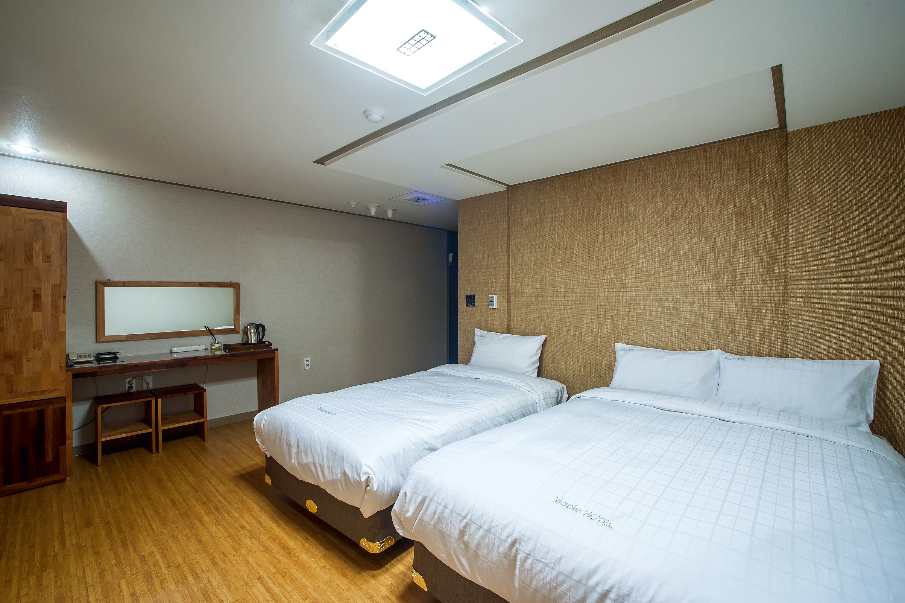 twin room | down duvets, free wifi