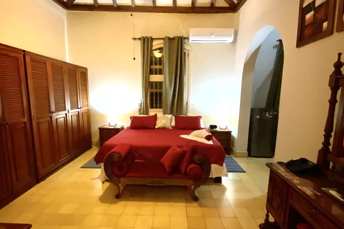 Suite, Balcony | Premium bedding, minibar, in-room safe, individually decorated