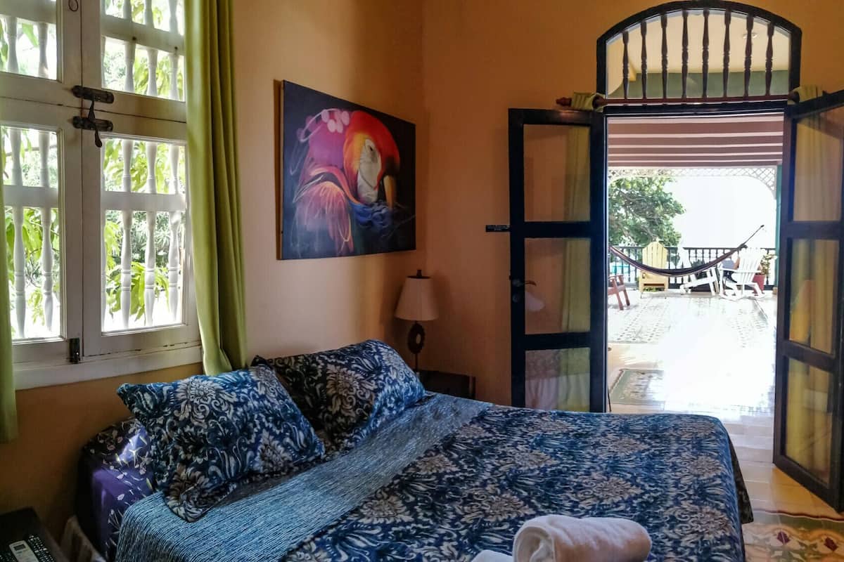 Ropa de cama de alta calidad y minibar