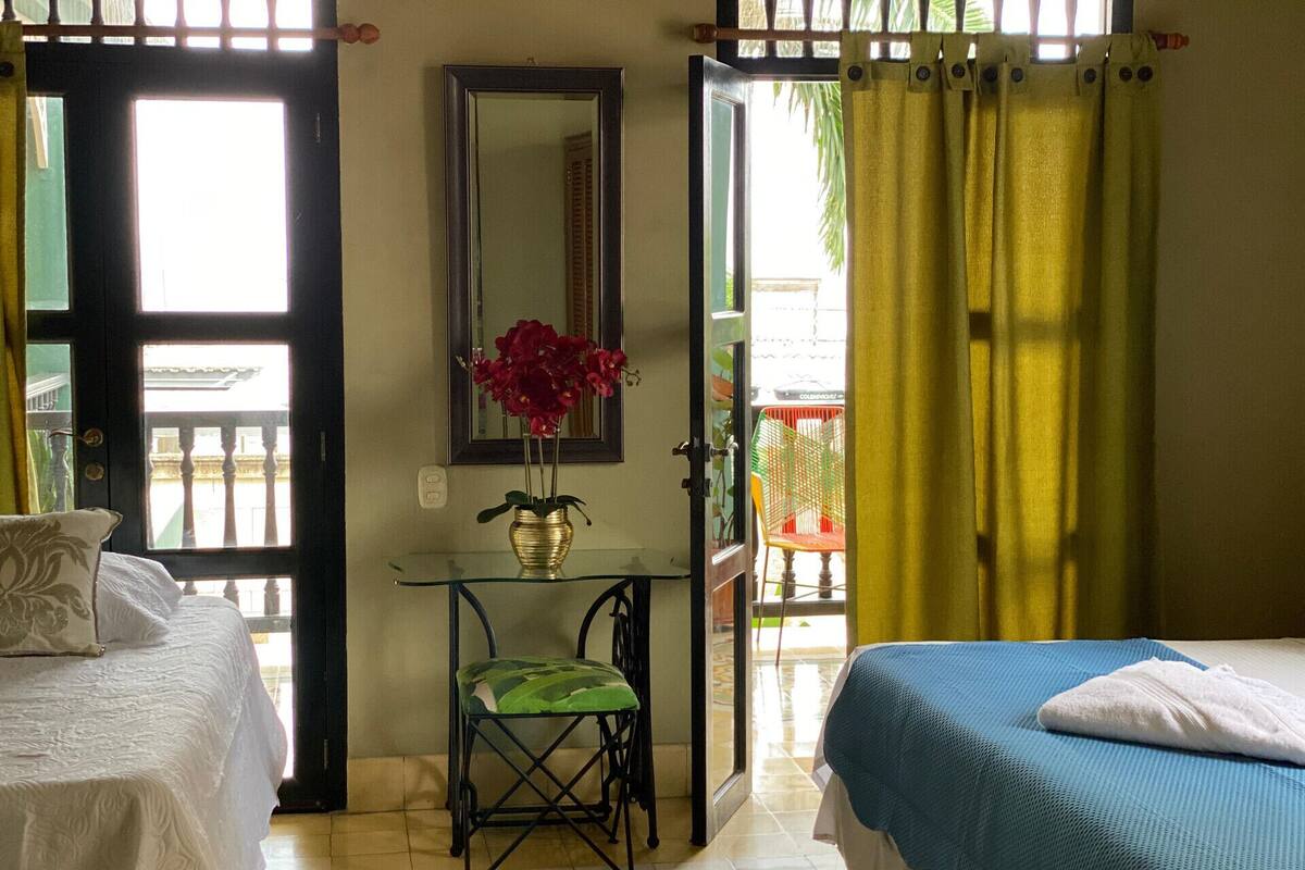 Ropa de cama de alta calidad y minibar