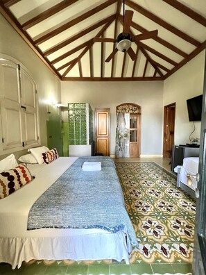 Suíte júnior | Roupas de cama premium, frigobar, cofres nos quartos