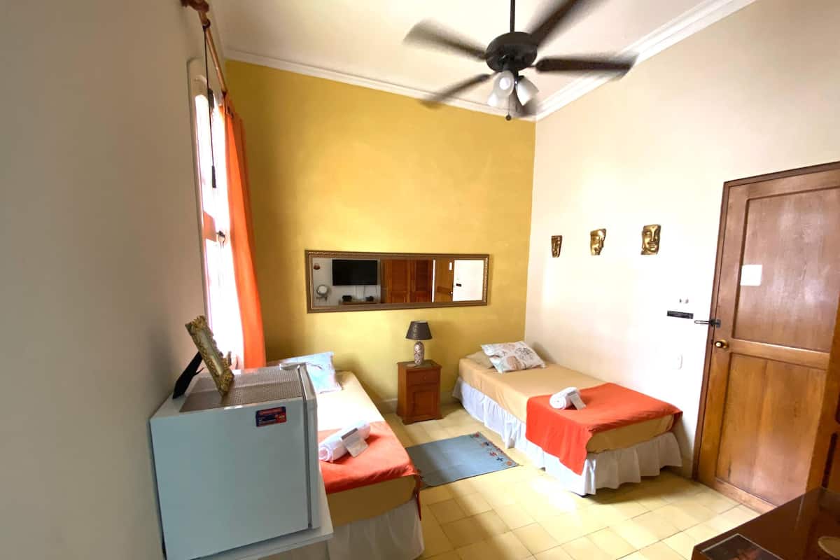 Ropa de cama de alta calidad y minibar
