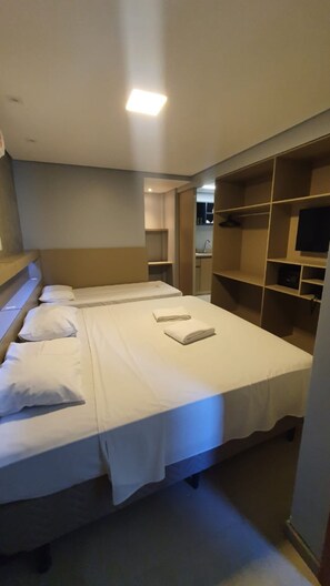 In-room safe, blackout drapes, free cribs/infant beds, rollaway beds - Balmare Hotel (Florianópolis)