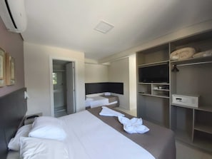 Studio, Balcony | In-room safe, blackout drapes, free cribs/infant beds, rollaway beds - Balmare Hotel (Florianópolis)