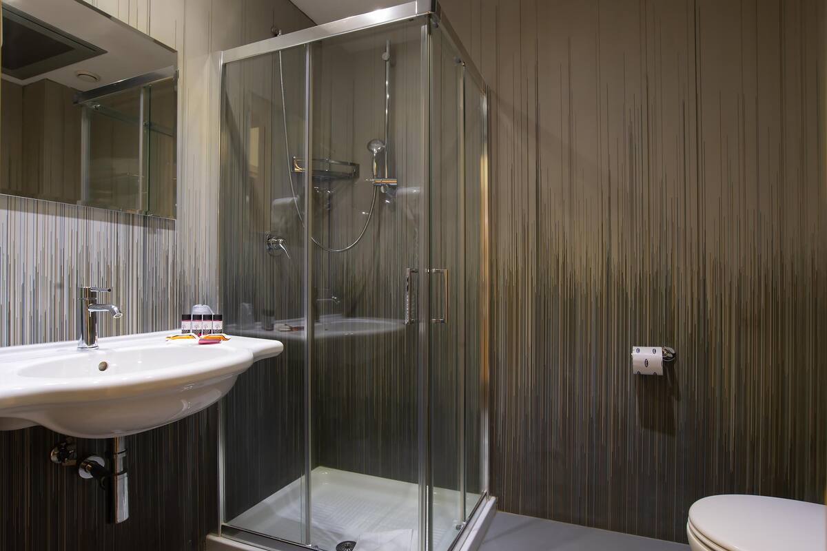 deluxe double room, 1 queen bed | bathroom | shower, free toiletries, hair dryer, bidet