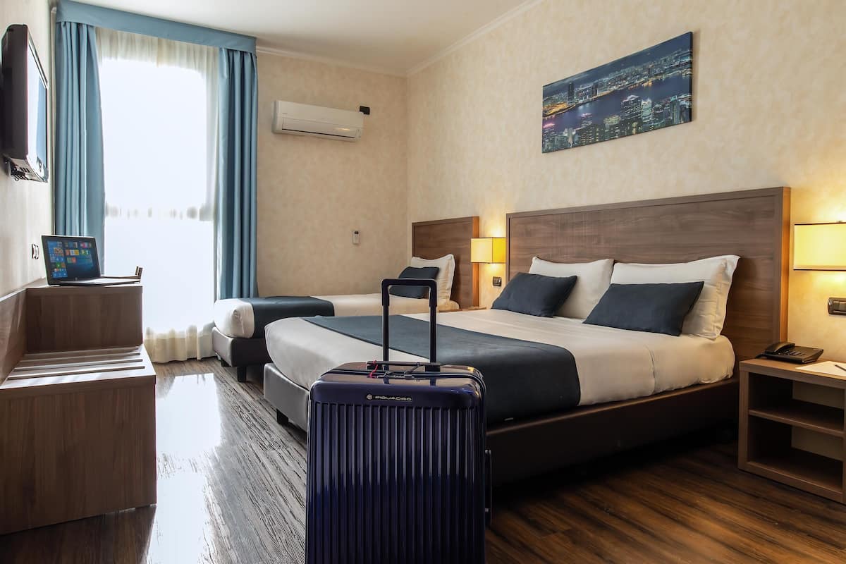 triple room (smart) | 1 bedroom, minibar, in-room safe, desk